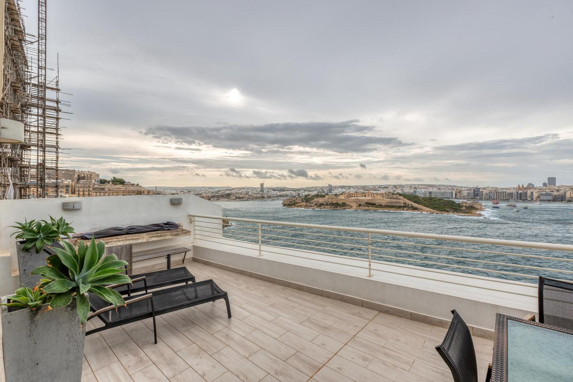 49/3 Seafront Duplex Penthouse In Valletta Luaran gambar